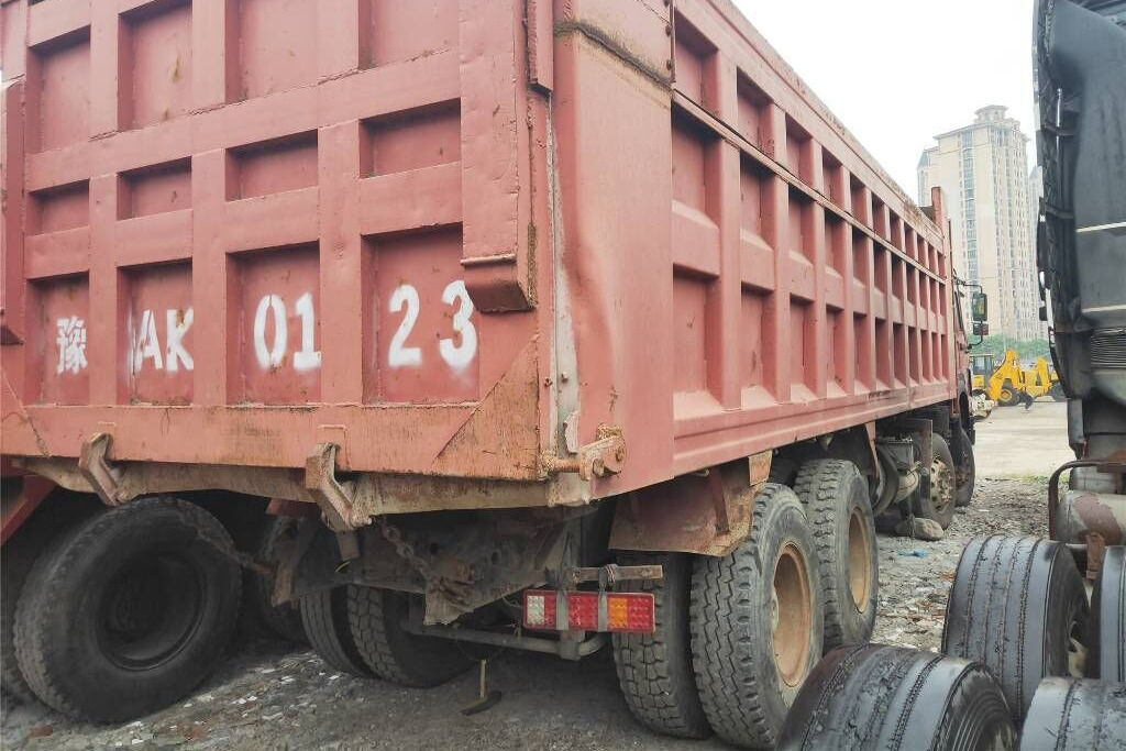 Sinotruk Howo - מזהיר: תמונה 2 Sinotruk Howo - מזהיר: תמונה 2