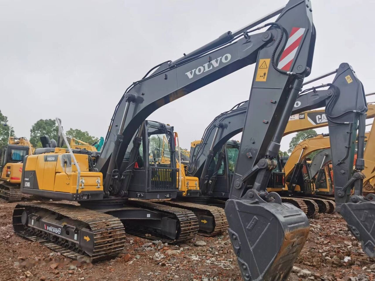 Volvo EC140DL - מחפר סורק: תמונה 1 Volvo EC140DL - מחפר סורק: תמונה 1