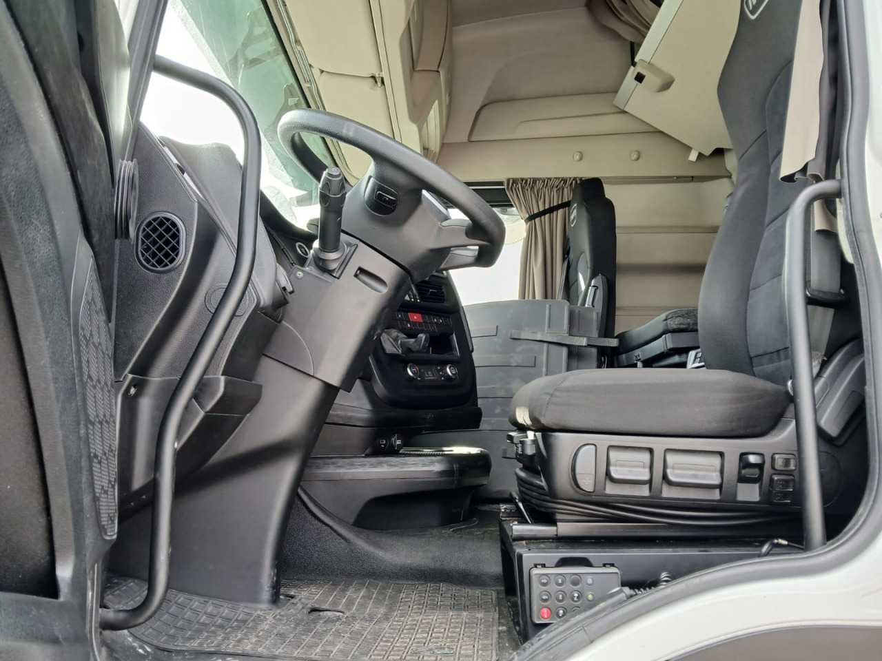Cabeza Tractora IVECO 460 AUTOMATICO INTARDER ADR - יחידת טרקטור: תמונה 5 Cabeza Tractora IVECO 460 AUTOMATICO INTARDER ADR - יחידת טרקטור: תמונה 5