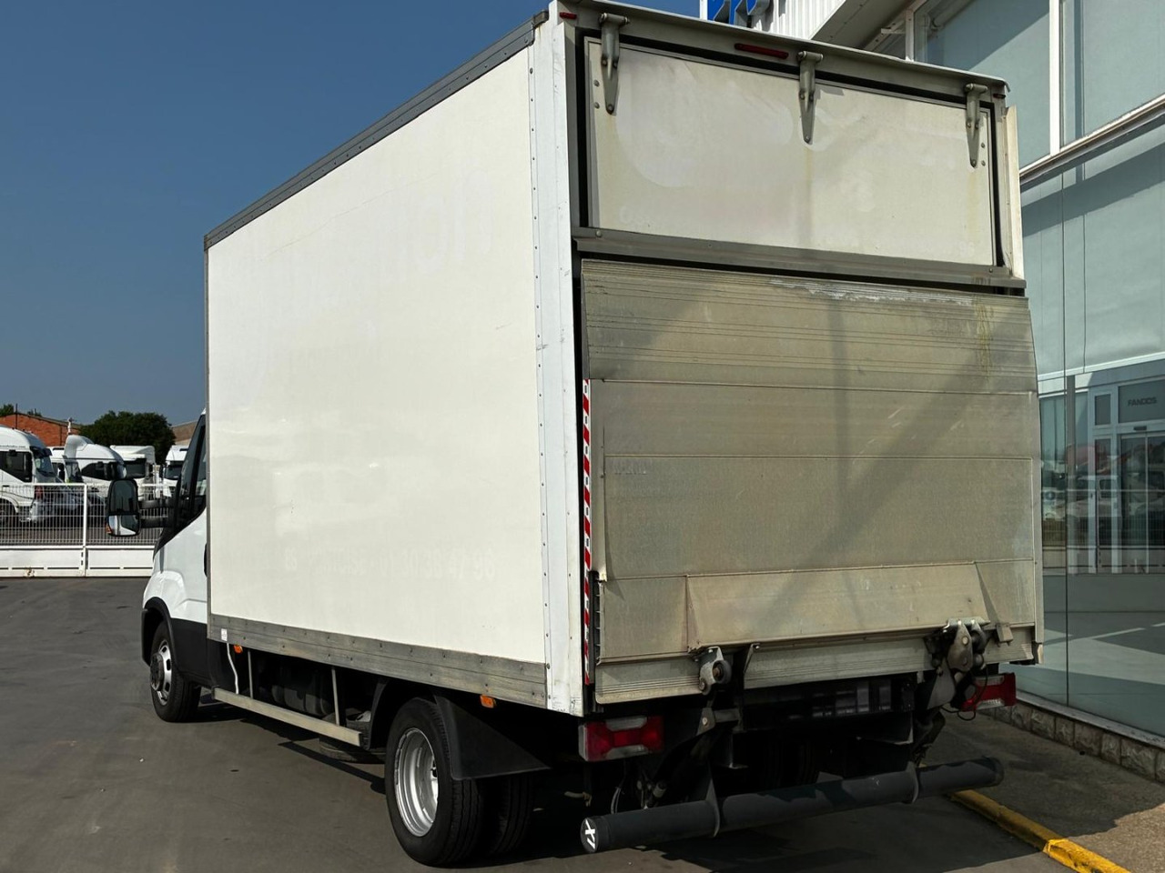 Caja cerrada IVECO 35C16 20m3 - כלי רכב מסחרי עם תיבה: תמונה 4 Caja cerrada IVECO 35C16 20m3 - כלי רכב מסחרי עם תיבה: תמונה 4