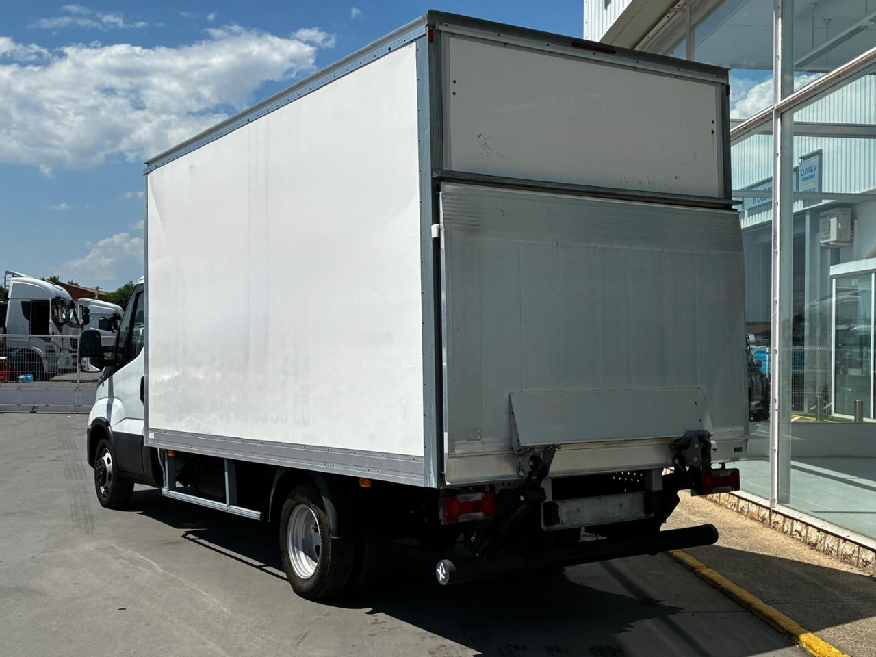 Caja cerrada IVECO 35C16 20m3 - כלי רכב מסחרי עם תיבה: תמונה 4 Caja cerrada IVECO 35C16 20m3 - כלי רכב מסחרי עם תיבה: תמונה 4