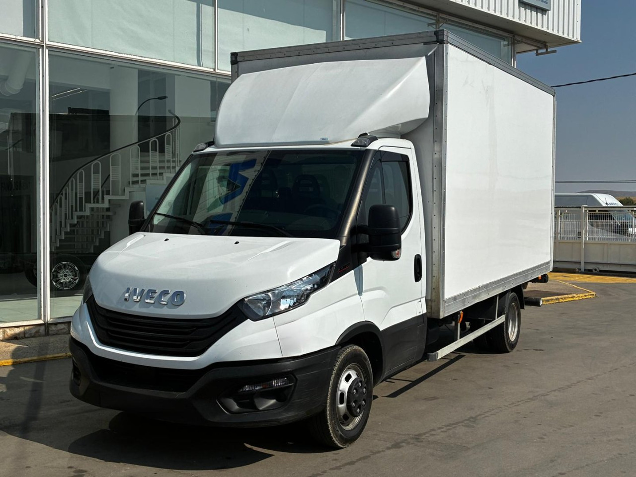 Caja cerrada IVECO 35C16 3.0 20m3 - כלי רכב מסחרי עם תיבה: תמונה 1 Caja cerrada IVECO 35C16 3.0 20m3 - כלי רכב מסחרי עם תיבה: תמונה 1