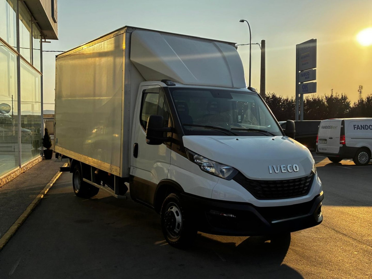 Caja cerrada IVECO 35C16 3.0 20m3 - כלי רכב מסחרי עם תיבה: תמונה 3 Caja cerrada IVECO 35C16 3.0 20m3 - כלי רכב מסחרי עם תיבה: תמונה 3