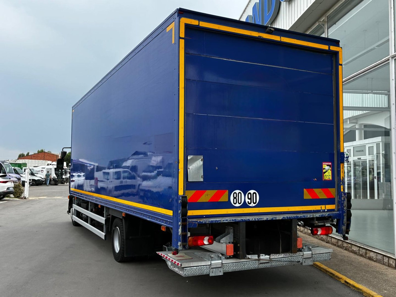 Caja cerrada Renault D120-210 - משאית תיבה: תמונה 4 Caja cerrada Renault D120-210 - משאית תיבה: תמונה 4