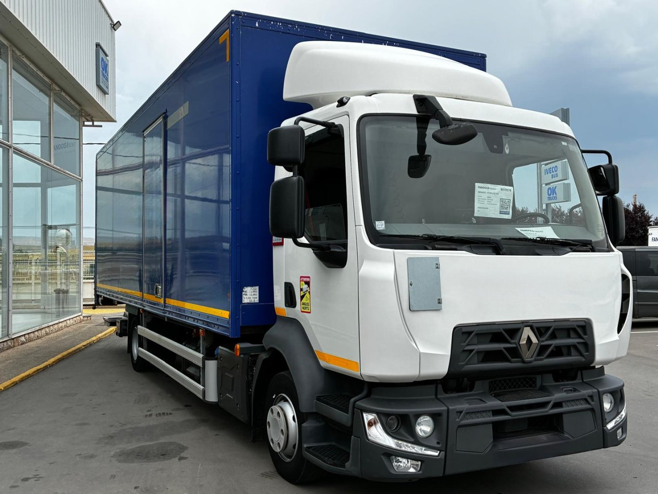 Caja cerrada Renault D120-210 - משאית תיבה: תמונה 3 Caja cerrada Renault D120-210 - משאית תיבה: תמונה 3