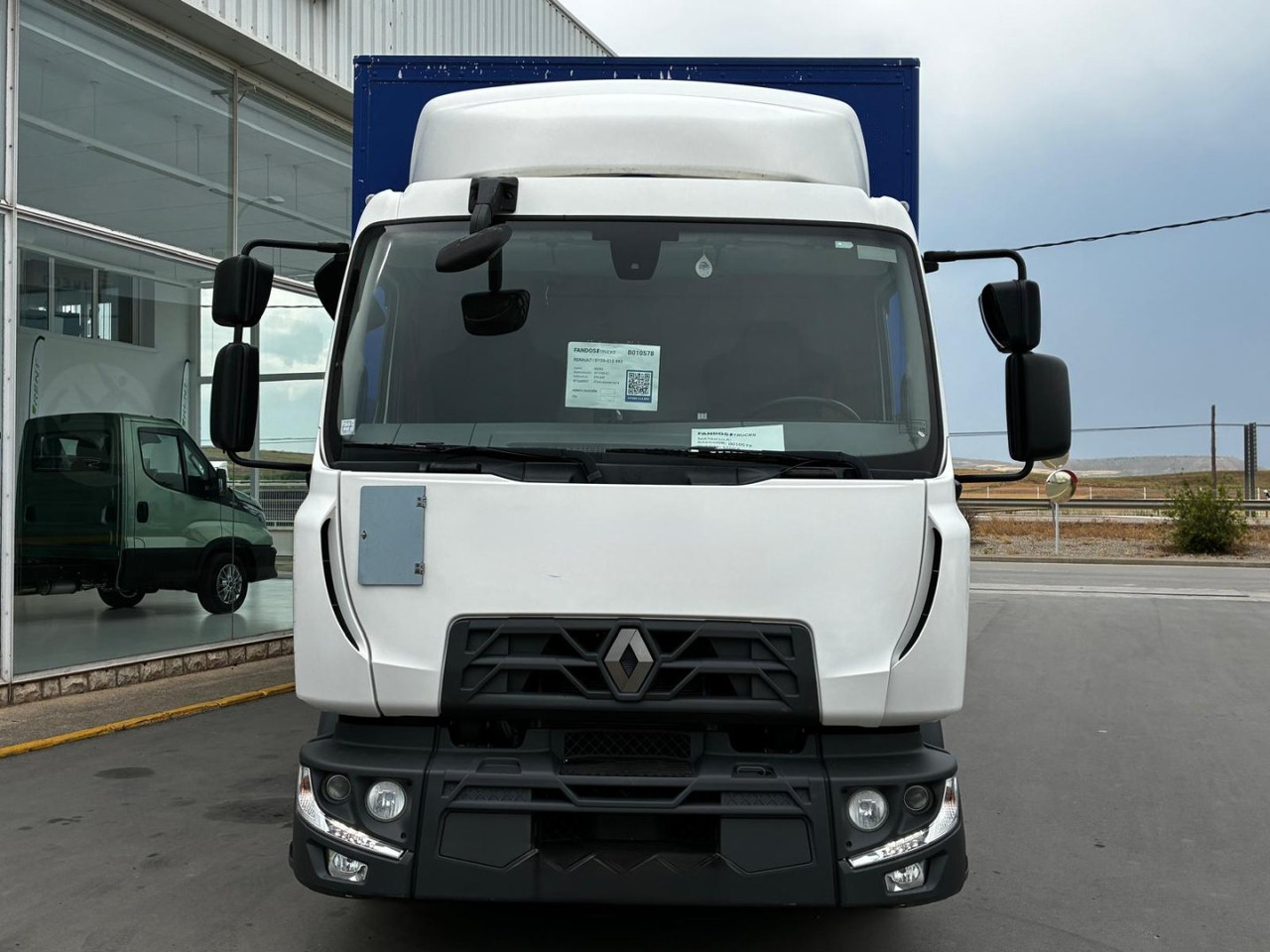 Caja cerrada Renault D120-210 - משאית תיבה: תמונה 2 Caja cerrada Renault D120-210 - משאית תיבה: תמונה 2