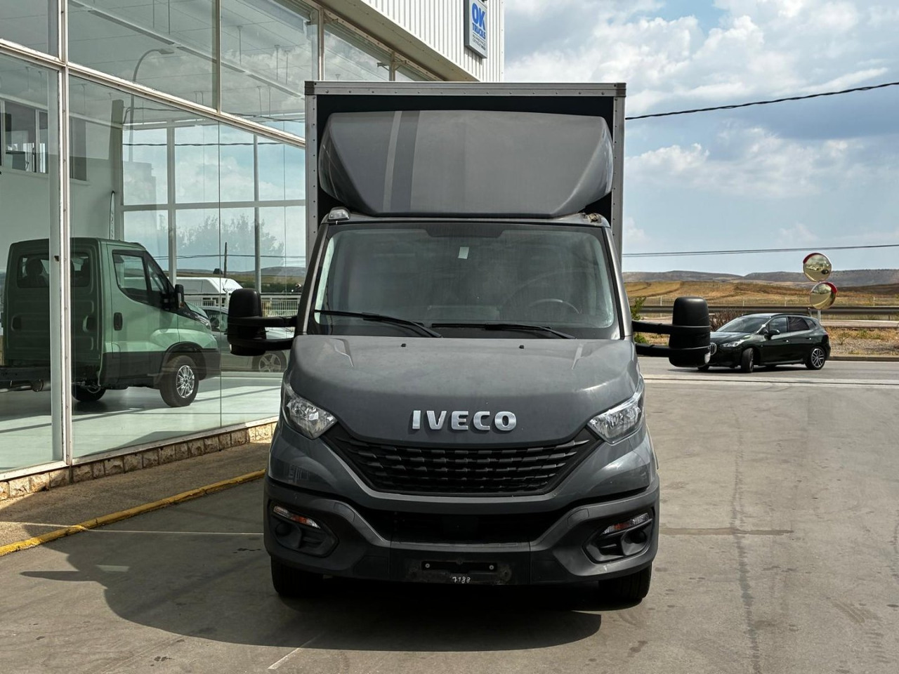 Caja cerrada con plataforma elevadora IVECO 35C16 20m3 - כלי רכב מסחרי עם תיבה: תמונה 2 Caja cerrada con plataforma elevadora IVECO 35C16 20m3 - כלי רכב מסחרי עם תיבה: תמונה 2