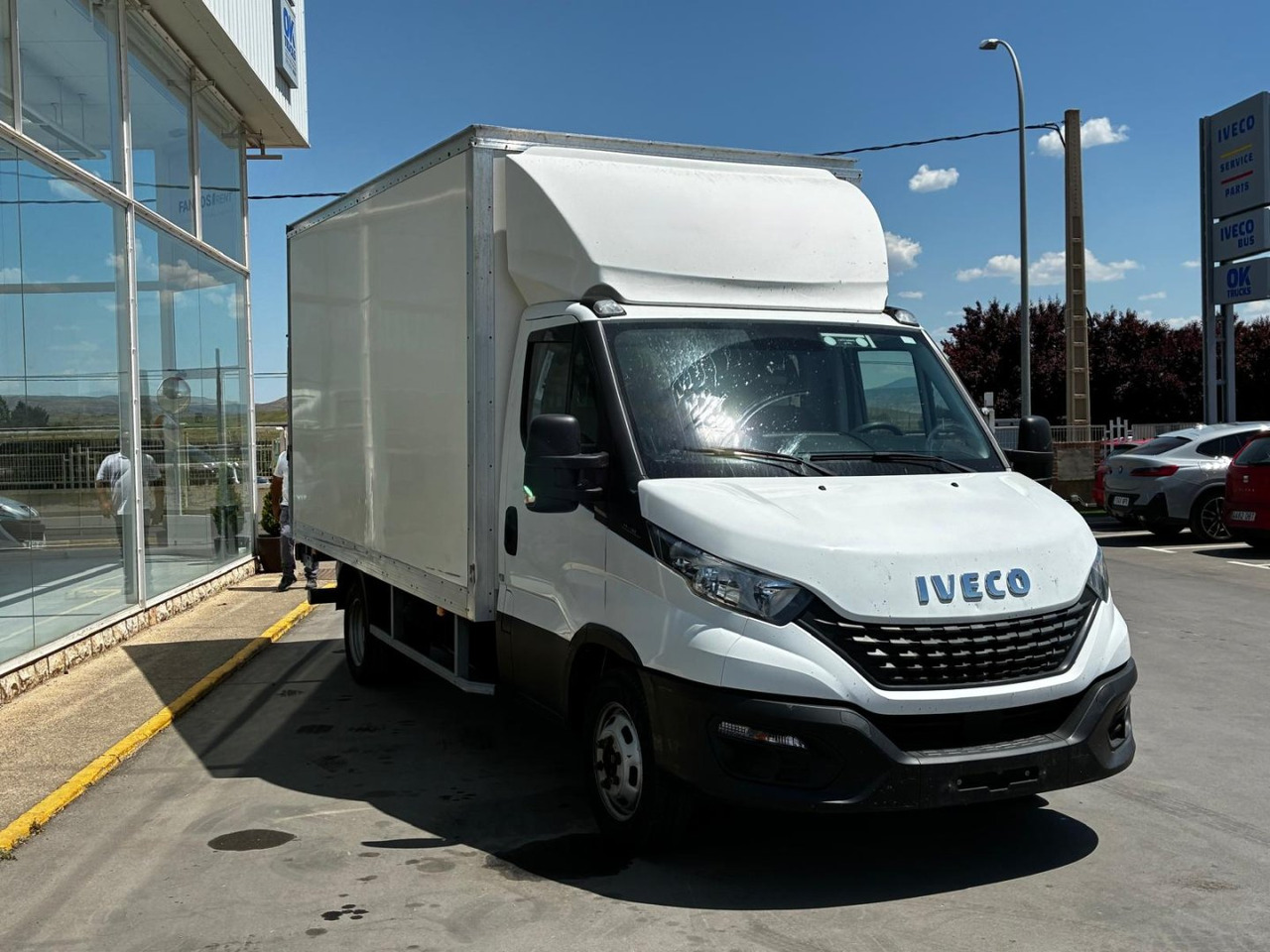 Caja cerrada con plataforma elevadora IVECO 35C16 20m3 - כלי רכב מסחרי עם תיבה: תמונה 3 Caja cerrada con plataforma elevadora IVECO 35C16 20m3 - כלי רכב מסחרי עם תיבה: תמונה 3