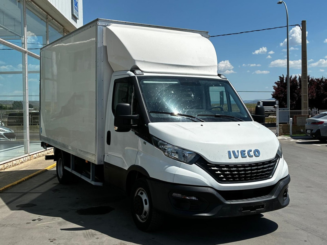 Caja cerrada con plataforma elevadora IVECO 35C16 20m3 - כלי רכב מסחרי עם תיבה: תמונה 3 Caja cerrada con plataforma elevadora IVECO 35C16 20m3 - כלי רכב מסחרי עם תיבה: תמונה 3