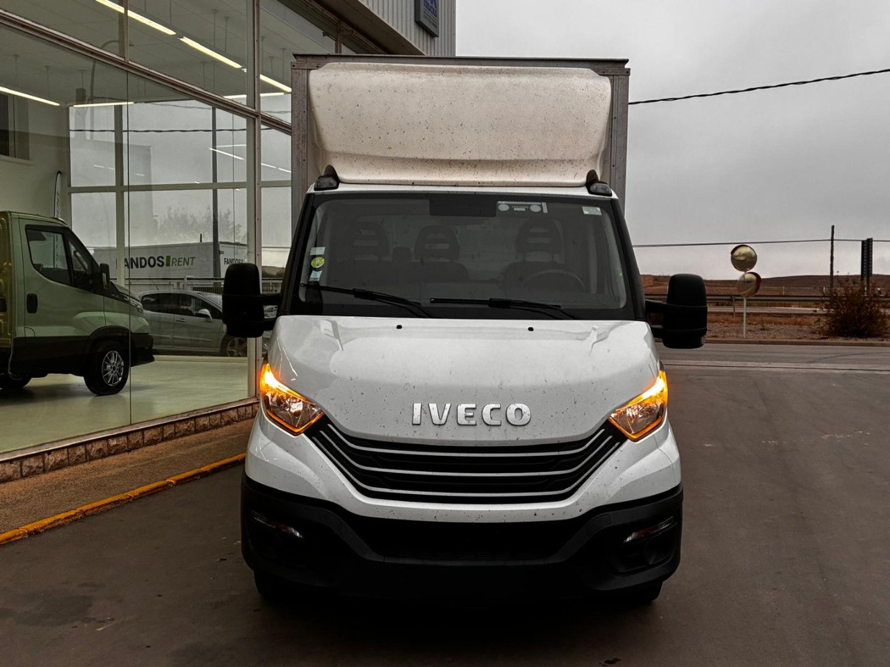 Caja cerrada con plataforma elevadora IVECO 35C16 3.0 20m3 - כלי רכב מסחרי עם תיבה: תמונה 2 Caja cerrada con plataforma elevadora IVECO 35C16 3.0 20m3 - כלי רכב מסחרי עם תיבה: תמונה 2