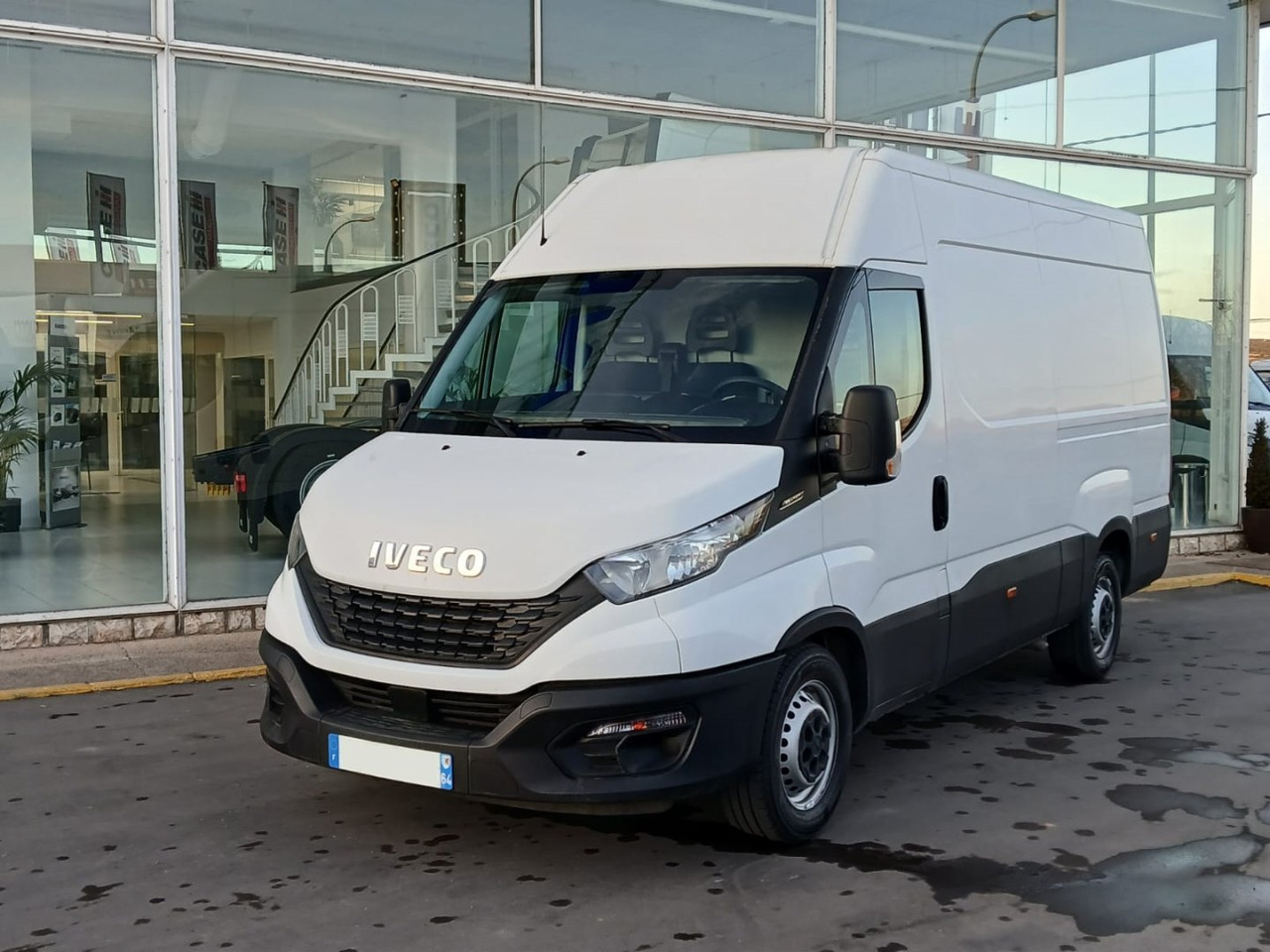 Furgón IVECO 35S14 12m3 - כלי רכב מסחרי עם לוח: תמונה 1 Furgón IVECO 35S14 12m3 - כלי רכב מסחרי עם לוח: תמונה 1