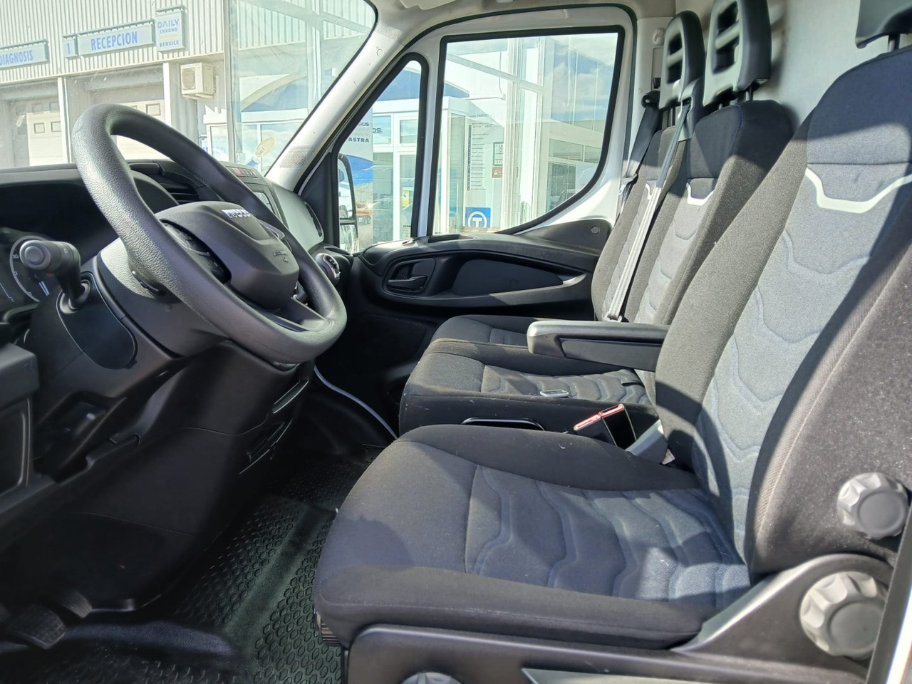 Furgón IVECO 35S14 12m3 - כלי רכב מסחרי עם לוח: תמונה 5 Furgón IVECO 35S14 12m3 - כלי רכב מסחרי עם לוח: תמונה 5