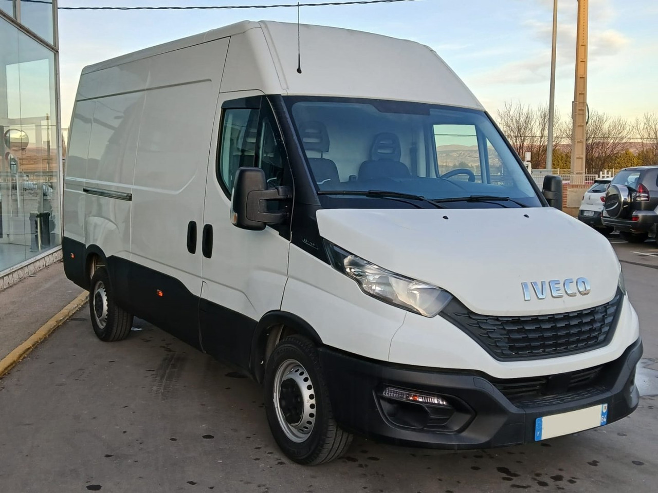 Furgón IVECO 35S14 12m3 - כלי רכב מסחרי עם לוח: תמונה 3 Furgón IVECO 35S14 12m3 - כלי רכב מסחרי עם לוח: תמונה 3