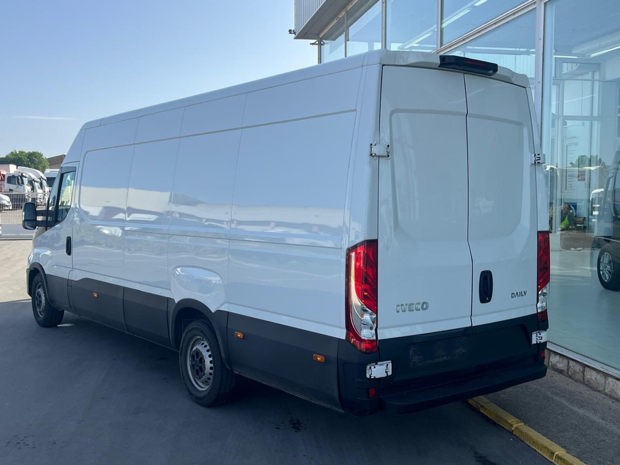 Furgón IVECO 35S14 16m3 Hi-matic - כלי רכב מסחרי עם לוח: תמונה 4 Furgón IVECO 35S14 16m3 Hi-matic - כלי רכב מסחרי עם לוח: תמונה 4