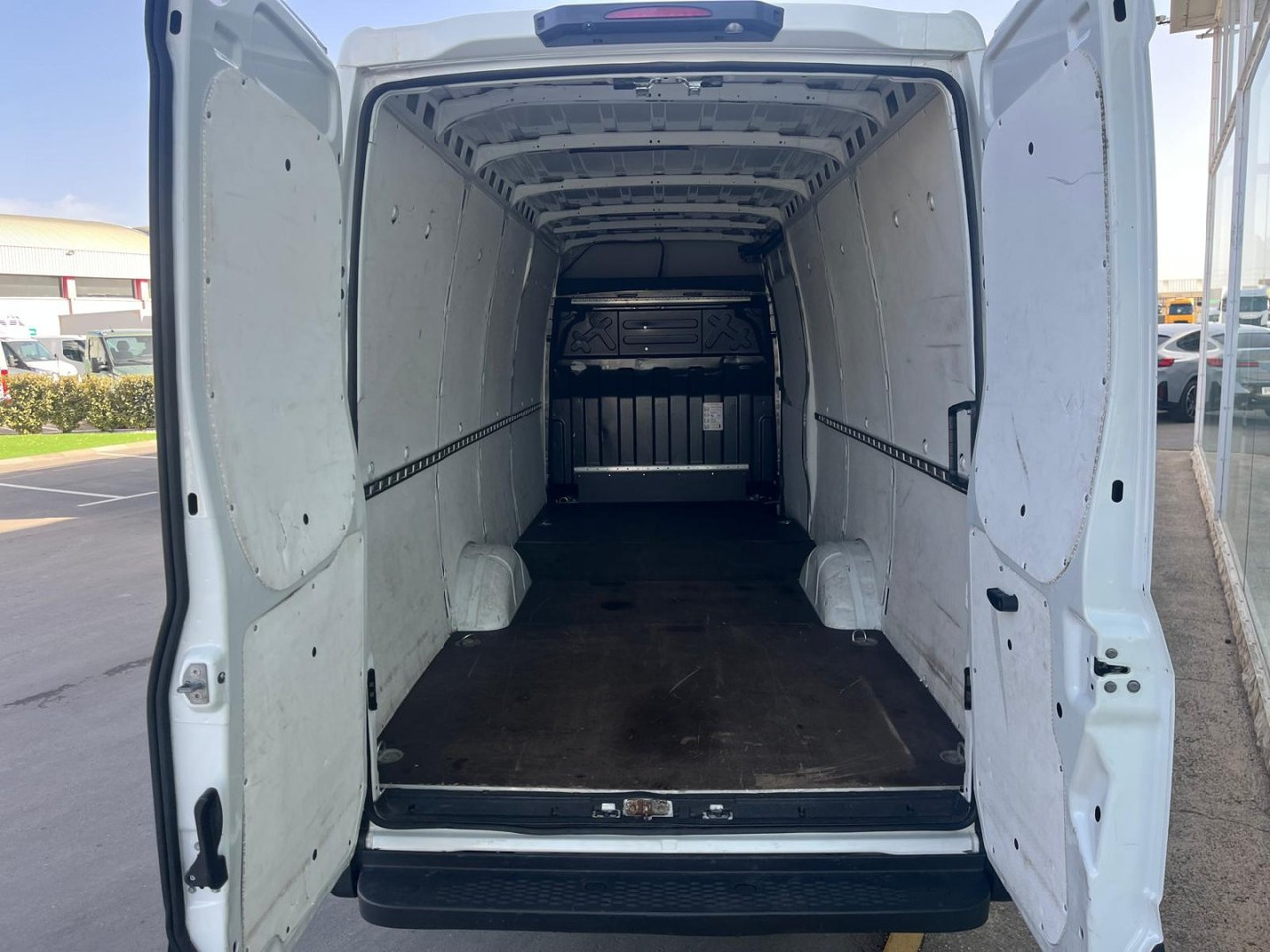 Furgón IVECO 35S14 16m3 Hi-matic - כלי רכב מסחרי עם לוח: תמונה 5 Furgón IVECO 35S14 16m3 Hi-matic - כלי רכב מסחרי עם לוח: תמונה 5