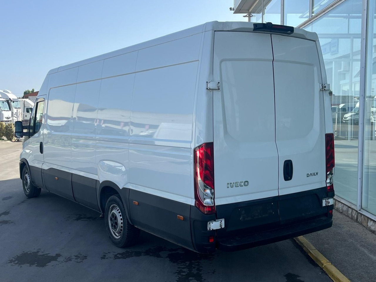 Furgón IVECO 35S14 16m3 - כלי רכב מסחרי עם לוח: תמונה 4 Furgón IVECO 35S14 16m3 - כלי רכב מסחרי עם לוח: תמונה 4