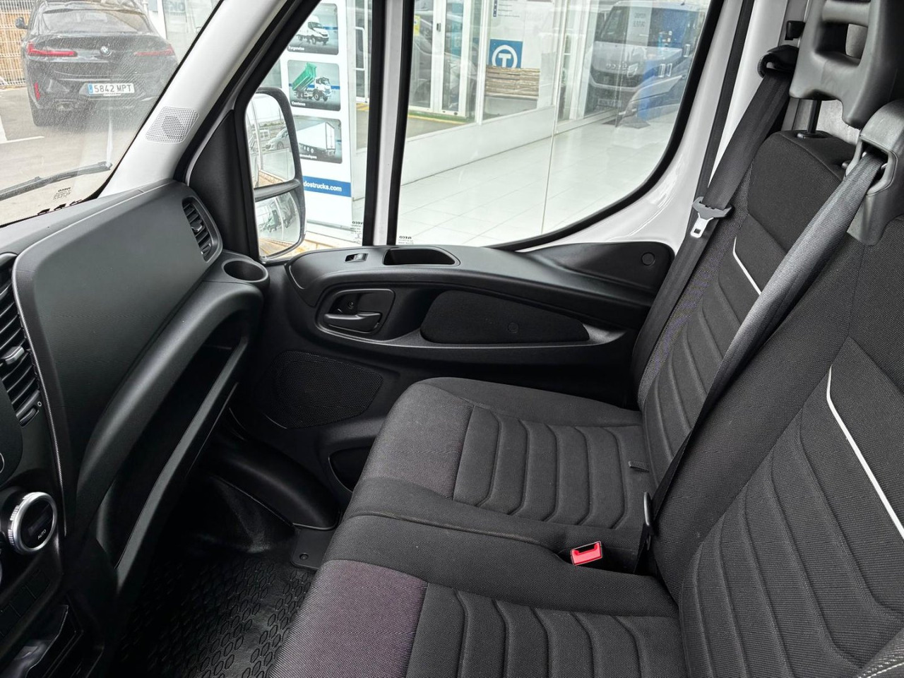 Furgón IVECO 35S14 V 12m3 - כלי רכב מסחרי עם לוח: תמונה 5 Furgón IVECO 35S14 V 12m3 - כלי רכב מסחרי עם לוח: תמונה 5