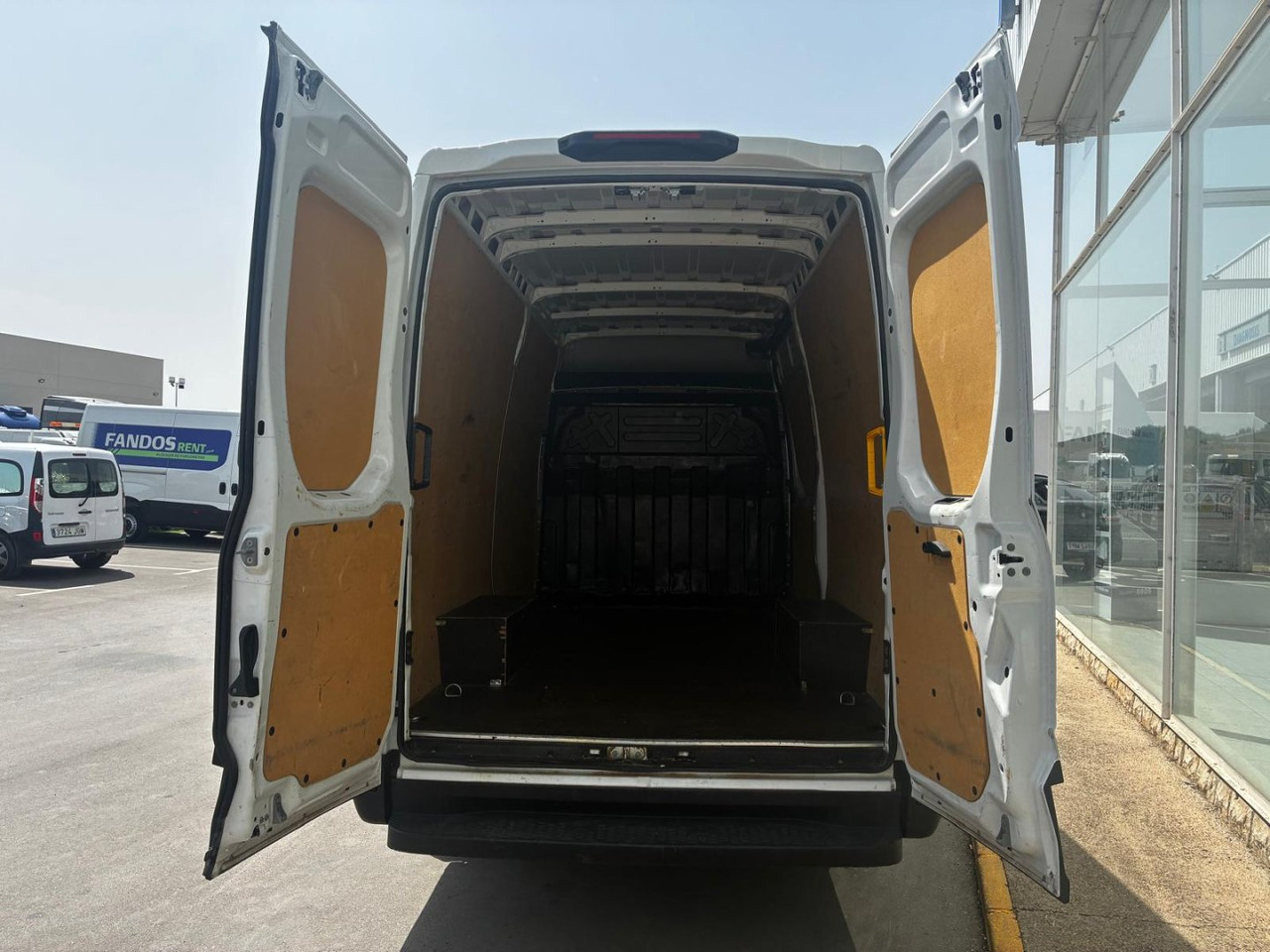 Furgón IVECO 35S14 V 12m3 - כלי רכב מסחרי עם לוח: תמונה 5 Furgón IVECO 35S14 V 12m3 - כלי רכב מסחרי עם לוח: תמונה 5