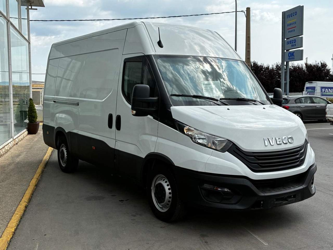 Furgón IVECO 35S14 V 12m3 - כלי רכב מסחרי עם לוח: תמונה 3 Furgón IVECO 35S14 V 12m3 - כלי רכב מסחרי עם לוח: תמונה 3