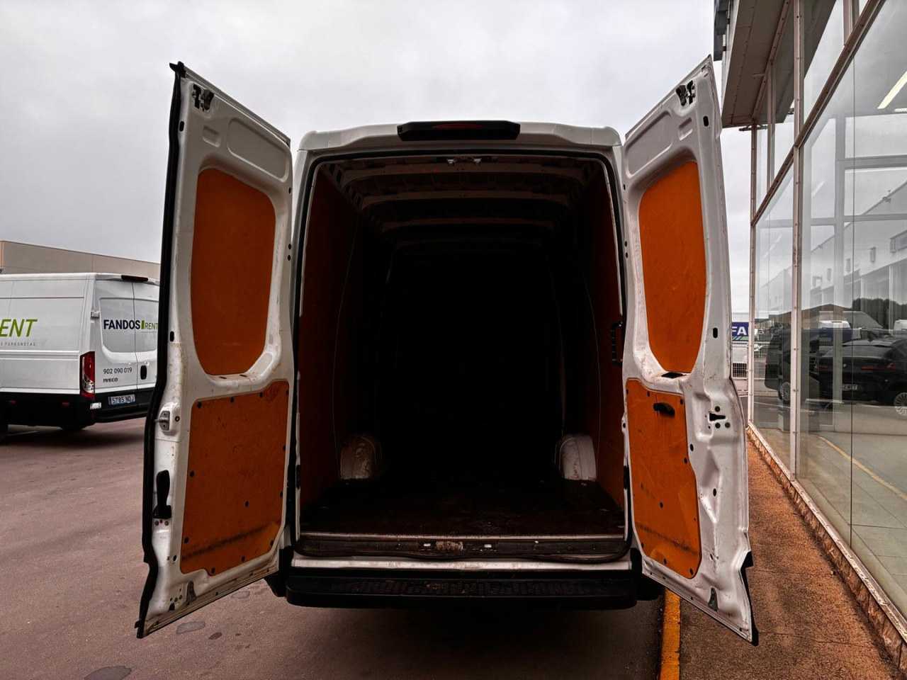 Furgón IVECO 35S14 V 16m3 - כלי רכב מסחרי עם לוח: תמונה 5 Furgón IVECO 35S14 V 16m3 - כלי רכב מסחרי עם לוח: תמונה 5