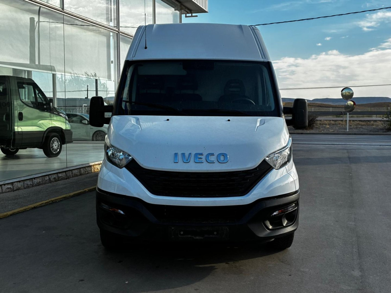 Furgón IVECO 35S14 V 16m3 - כלי רכב מסחרי עם לוח: תמונה 2 Furgón IVECO 35S14 V 16m3 - כלי רכב מסחרי עם לוח: תמונה 2