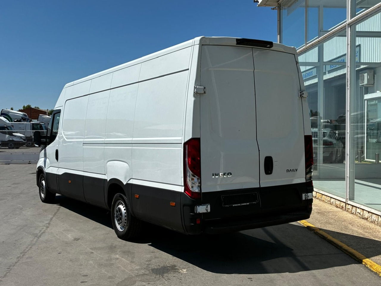 Furgón IVECO 35S14 V 16m3 - כלי רכב מסחרי עם לוח: תמונה 4 Furgón IVECO 35S14 V 16m3 - כלי רכב מסחרי עם לוח: תמונה 4