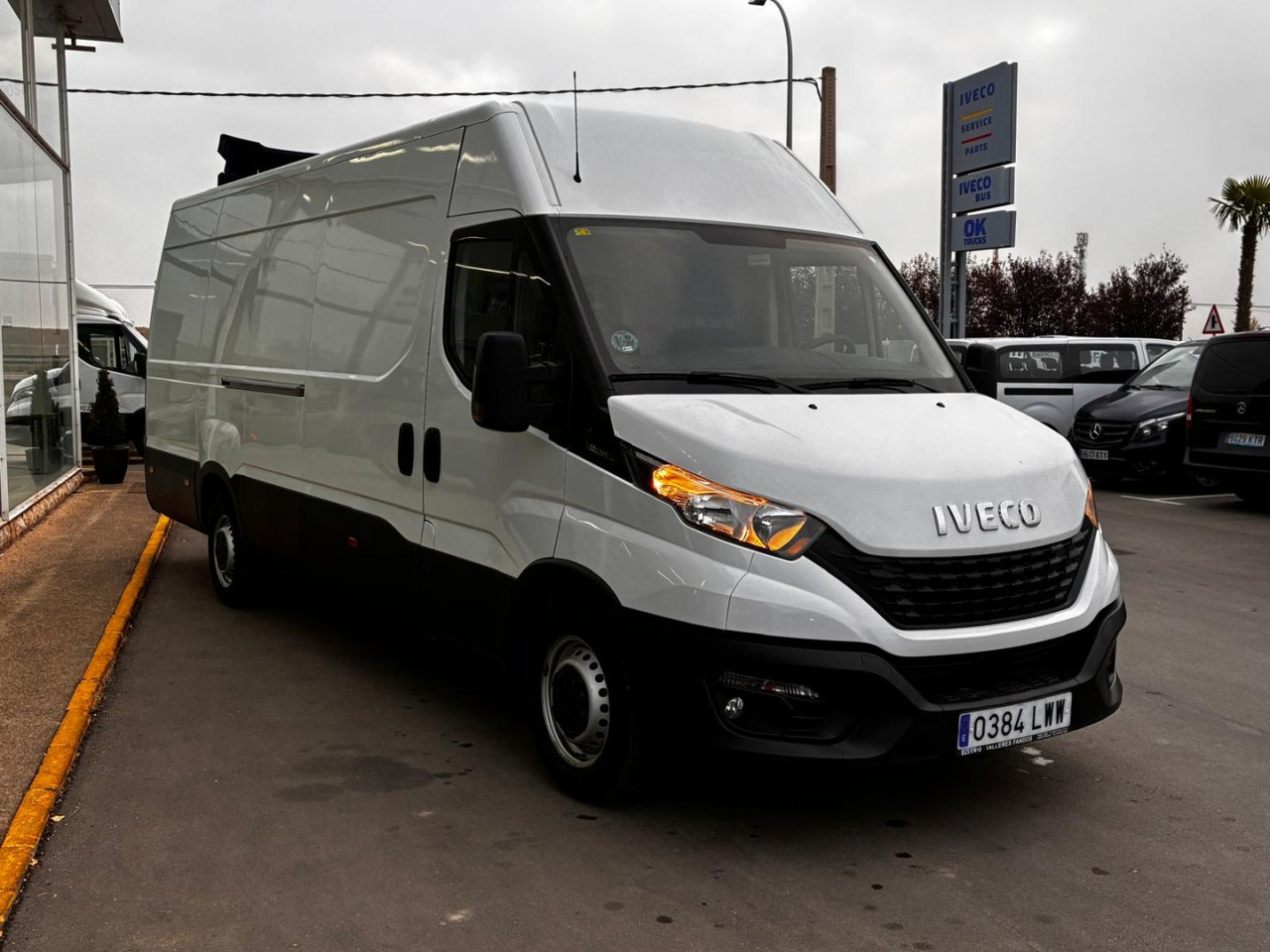 Furgón IVECO 35S14 V 16m3 - כלי רכב מסחרי עם לוח: תמונה 3 Furgón IVECO 35S14 V 16m3 - כלי רכב מסחרי עם לוח: תמונה 3