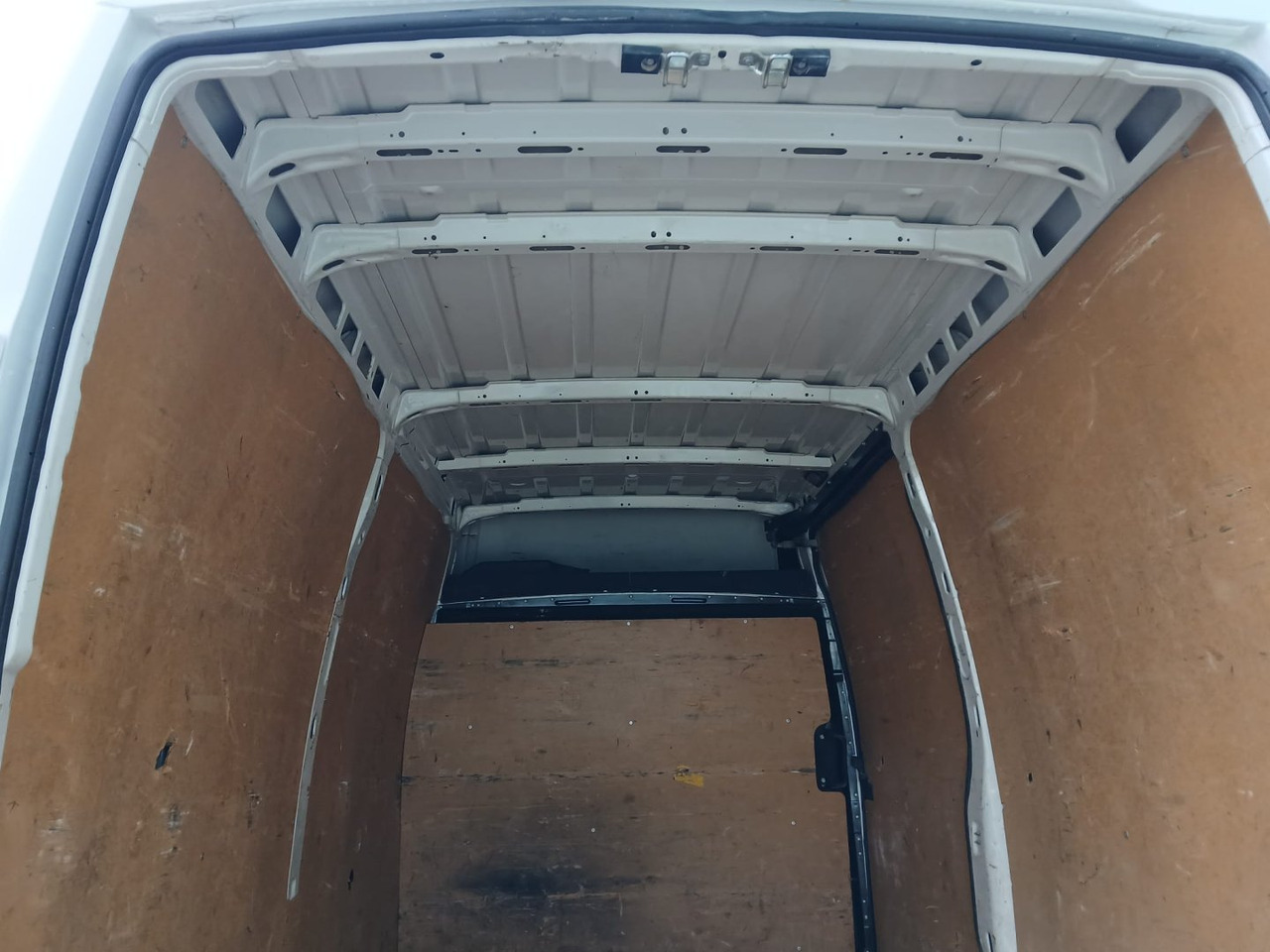 Furgón IVECO 35S16 10.8m3 - כלי רכב מסחרי עם לוח: תמונה 5 Furgón IVECO 35S16 10.8m3 - כלי רכב מסחרי עם לוח: תמונה 5