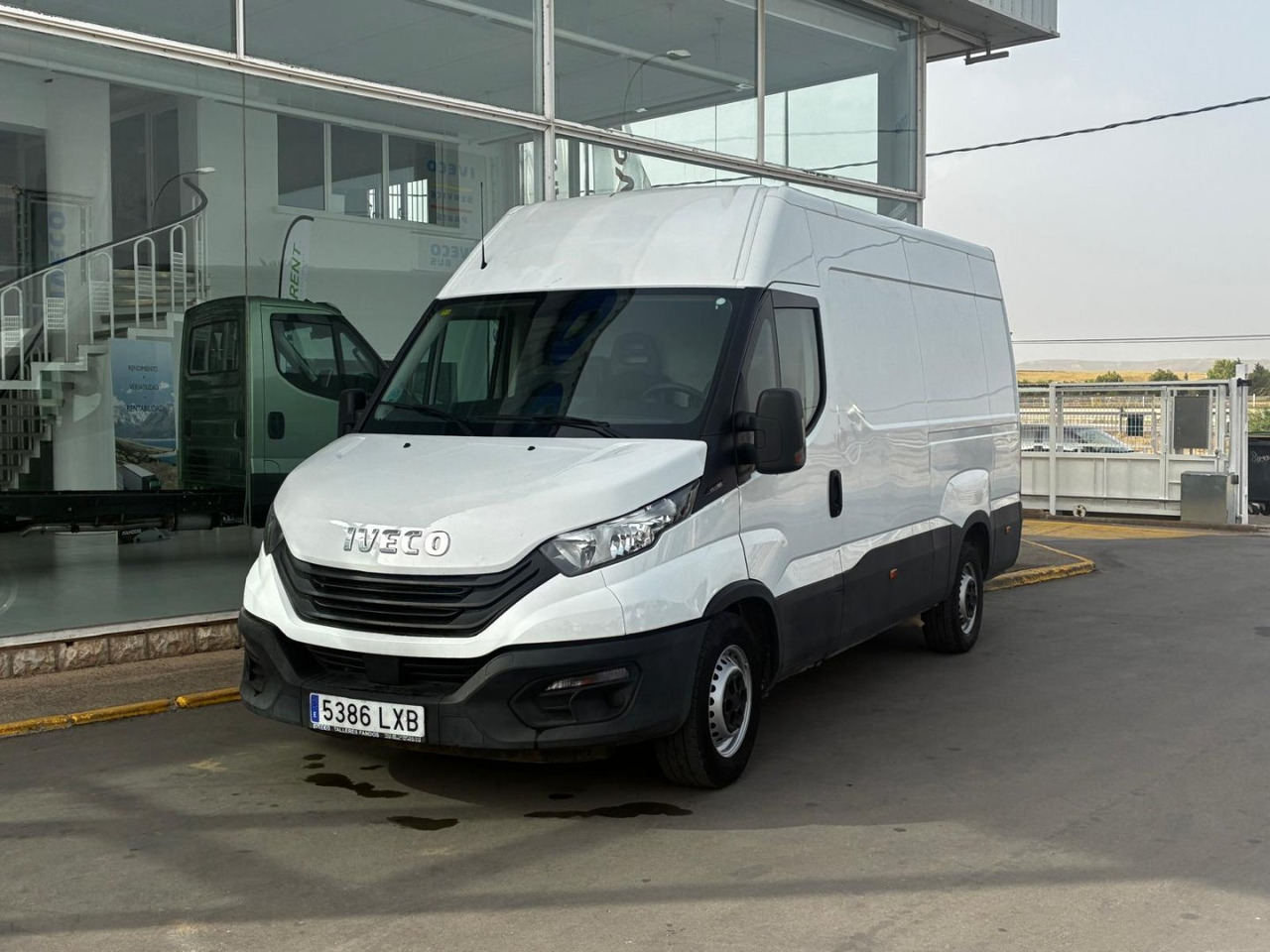 Furgón IVECO 35S16 V 12m3 - כלי רכב מסחרי עם לוח: תמונה 1 Furgón IVECO 35S16 V 12m3 - כלי רכב מסחרי עם לוח: תמונה 1