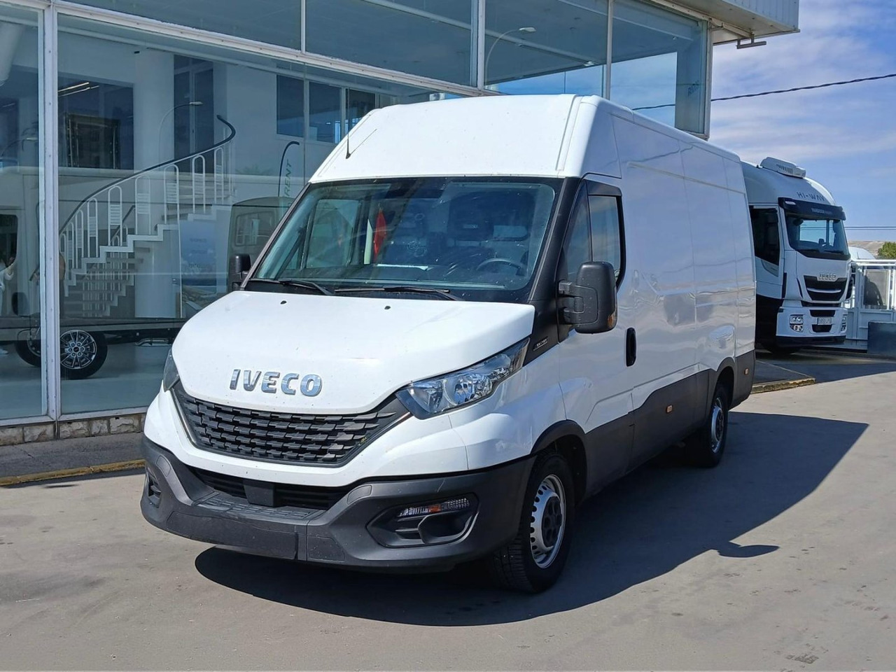 Furgón IVECO 35S16 V 12m3 - כלי רכב מסחרי עם לוח: תמונה 1 Furgón IVECO 35S16 V 12m3 - כלי רכב מסחרי עם לוח: תמונה 1