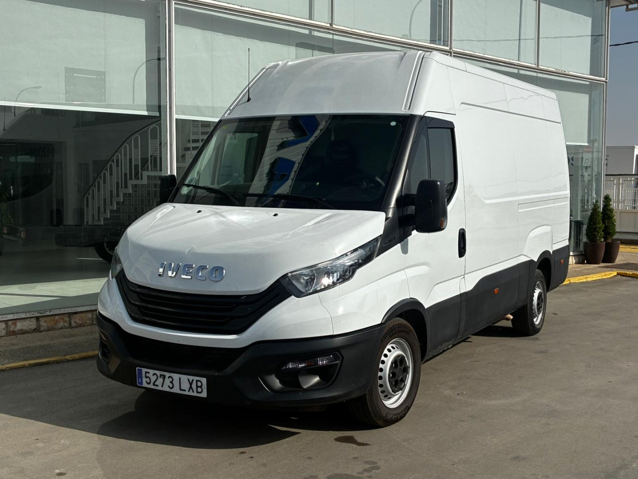 Furgón IVECO 35S16 V 12m3 - כלי רכב מסחרי עם לוח: תמונה 1 Furgón IVECO 35S16 V 12m3 - כלי רכב מסחרי עם לוח: תמונה 1