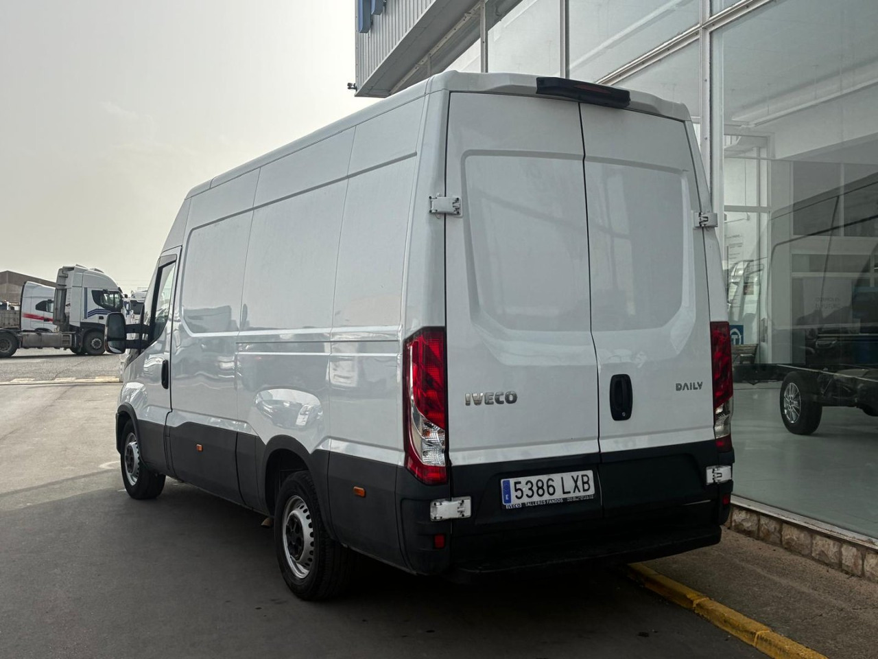 Furgón IVECO 35S16 V 12m3 - כלי רכב מסחרי עם לוח: תמונה 4 Furgón IVECO 35S16 V 12m3 - כלי רכב מסחרי עם לוח: תמונה 4