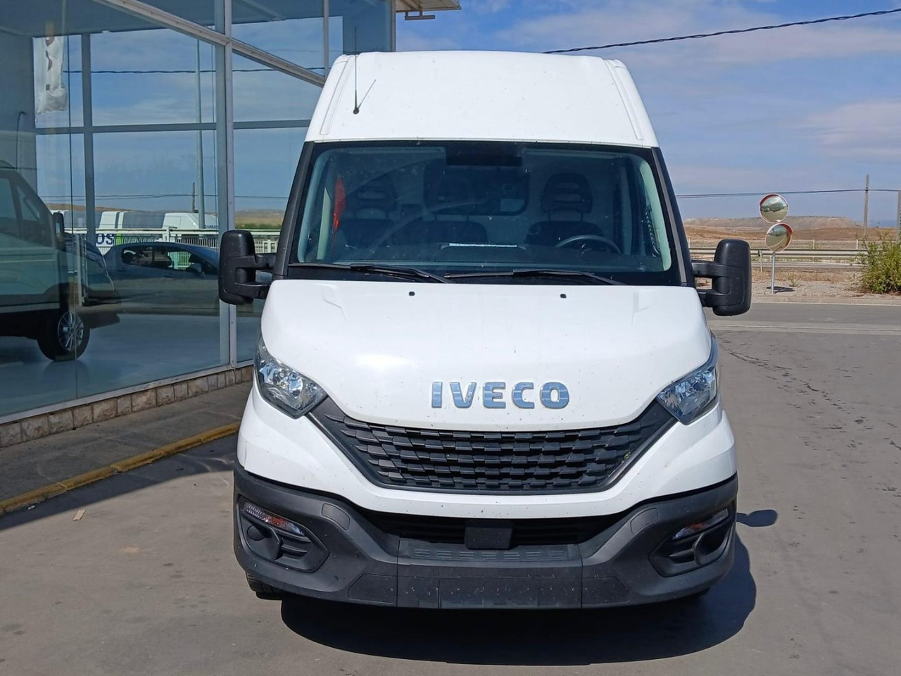 Furgón IVECO 35S16 V 12m3 - כלי רכב מסחרי עם לוח: תמונה 2 Furgón IVECO 35S16 V 12m3 - כלי רכב מסחרי עם לוח: תמונה 2