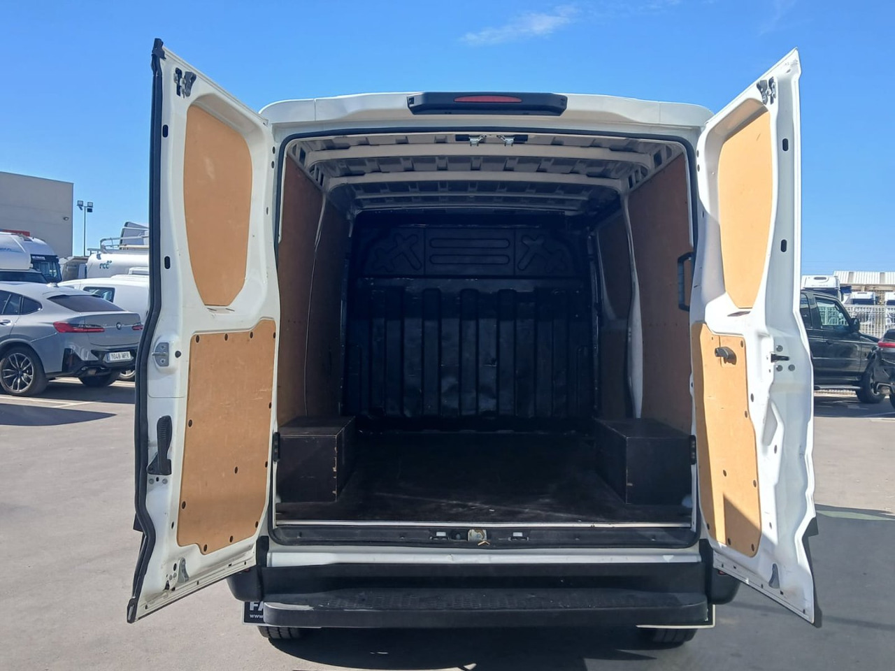 Furgón IVECO 35S16 V 9m3 - כלי רכב מסחרי עם לוח: תמונה 5 Furgón IVECO 35S16 V 9m3 - כלי רכב מסחרי עם לוח: תמונה 5