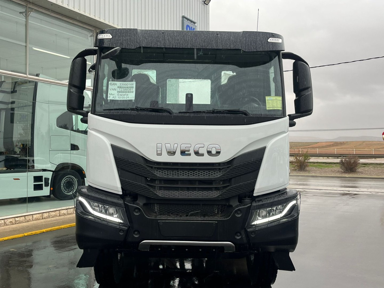 Volquete/Dumper IVECO T-WAY 510cv 8X4 - משאית עם שלדת תא: תמונה 2 Volquete/Dumper IVECO T-WAY 510cv 8X4 - משאית עם שלדת תא: תמונה 2