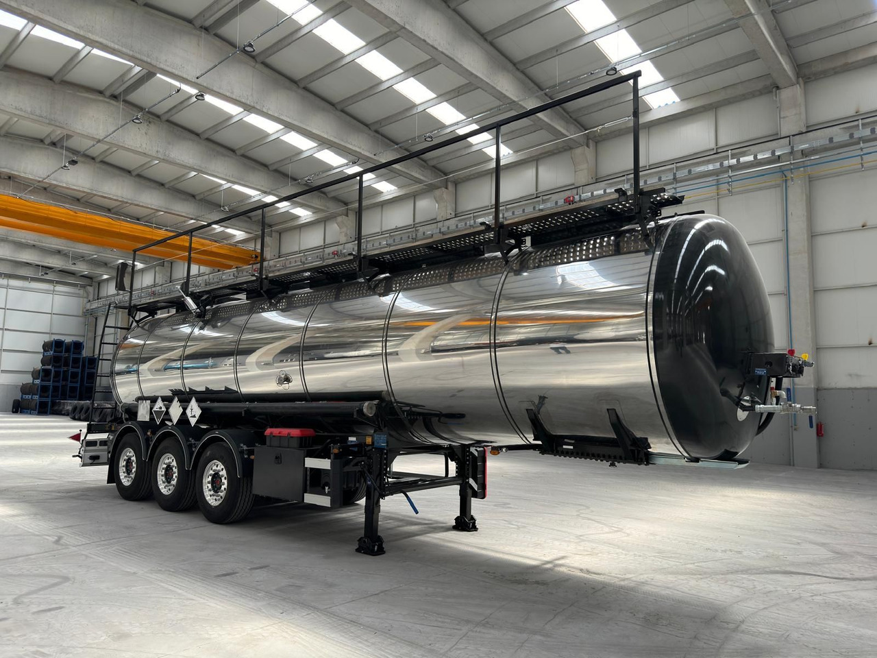 NURSAN Stainless Steel L4BH Tanker - סמיטריילר מכל: תמונה 2 NURSAN Stainless Steel L4BH Tanker - סמיטריילר מכל: תמונה 2