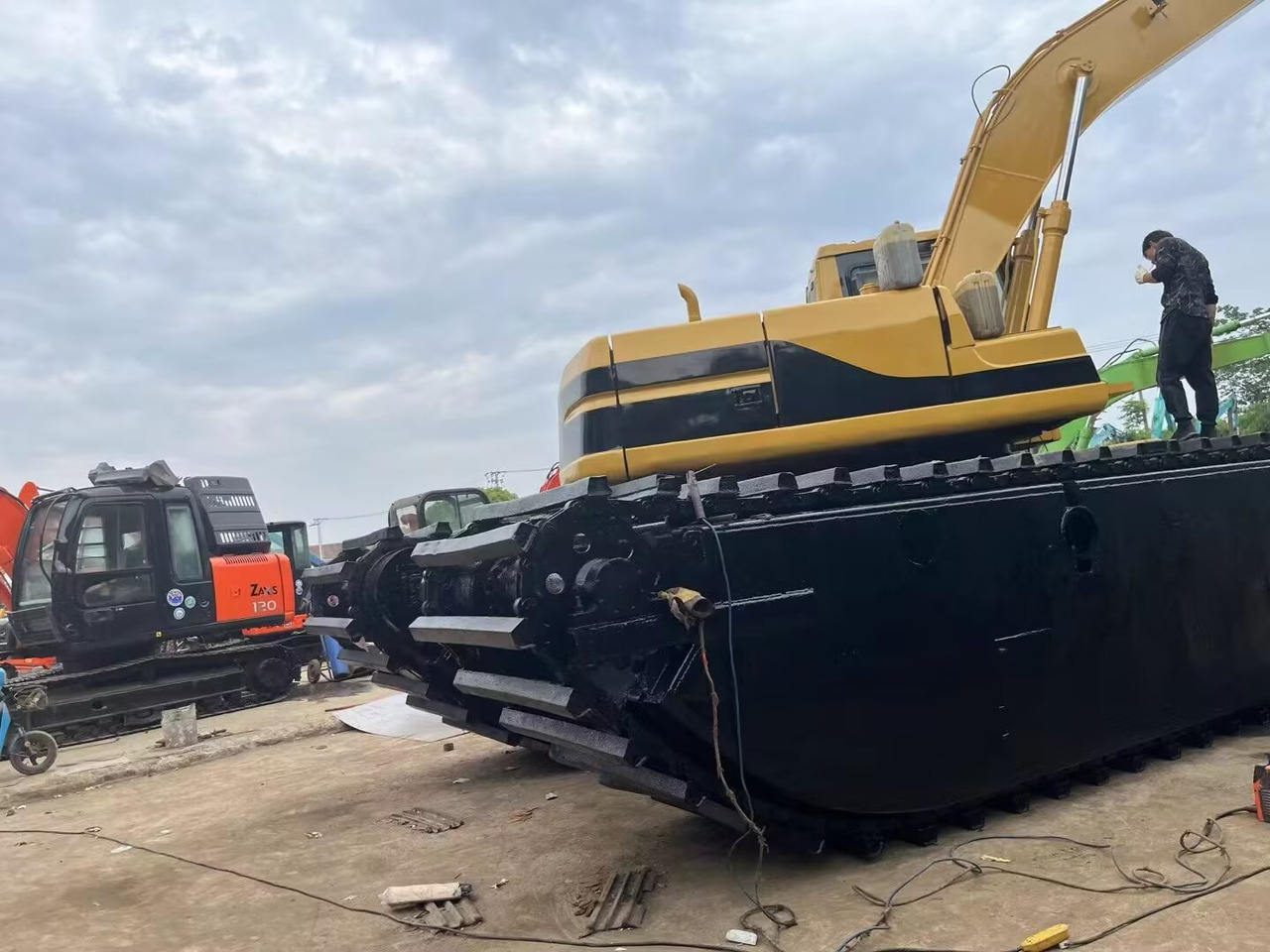 CAT 320 BL dredger 320 CL dredge - מחפר אמפיבי: תמונה 3 CAT 320 BL dredger 320 CL dredge - מחפר אמפיבי: תמונה 3