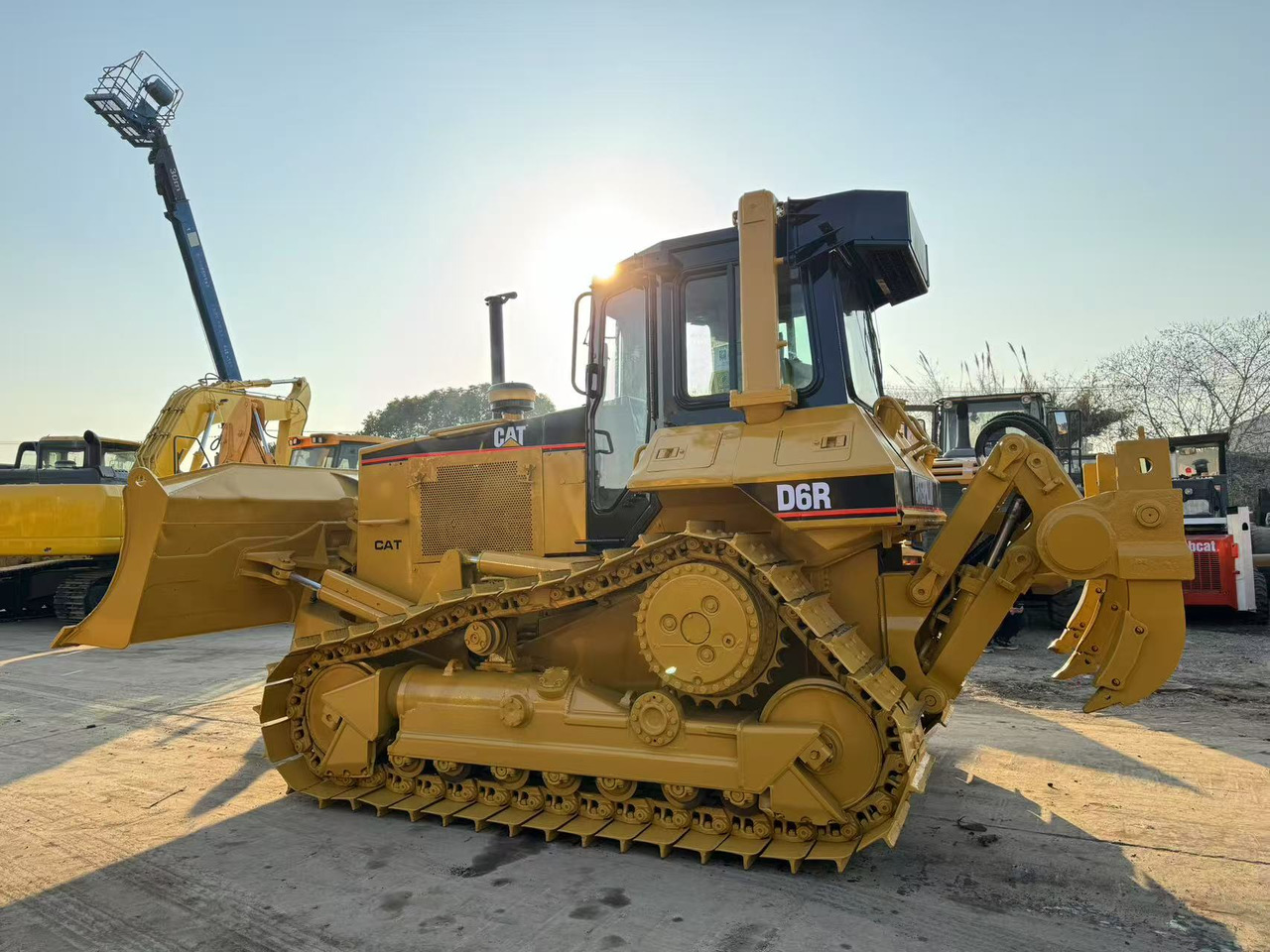 CAT D6R - דחפור: תמונה 2 CAT D6R - דחפור: תמונה 2