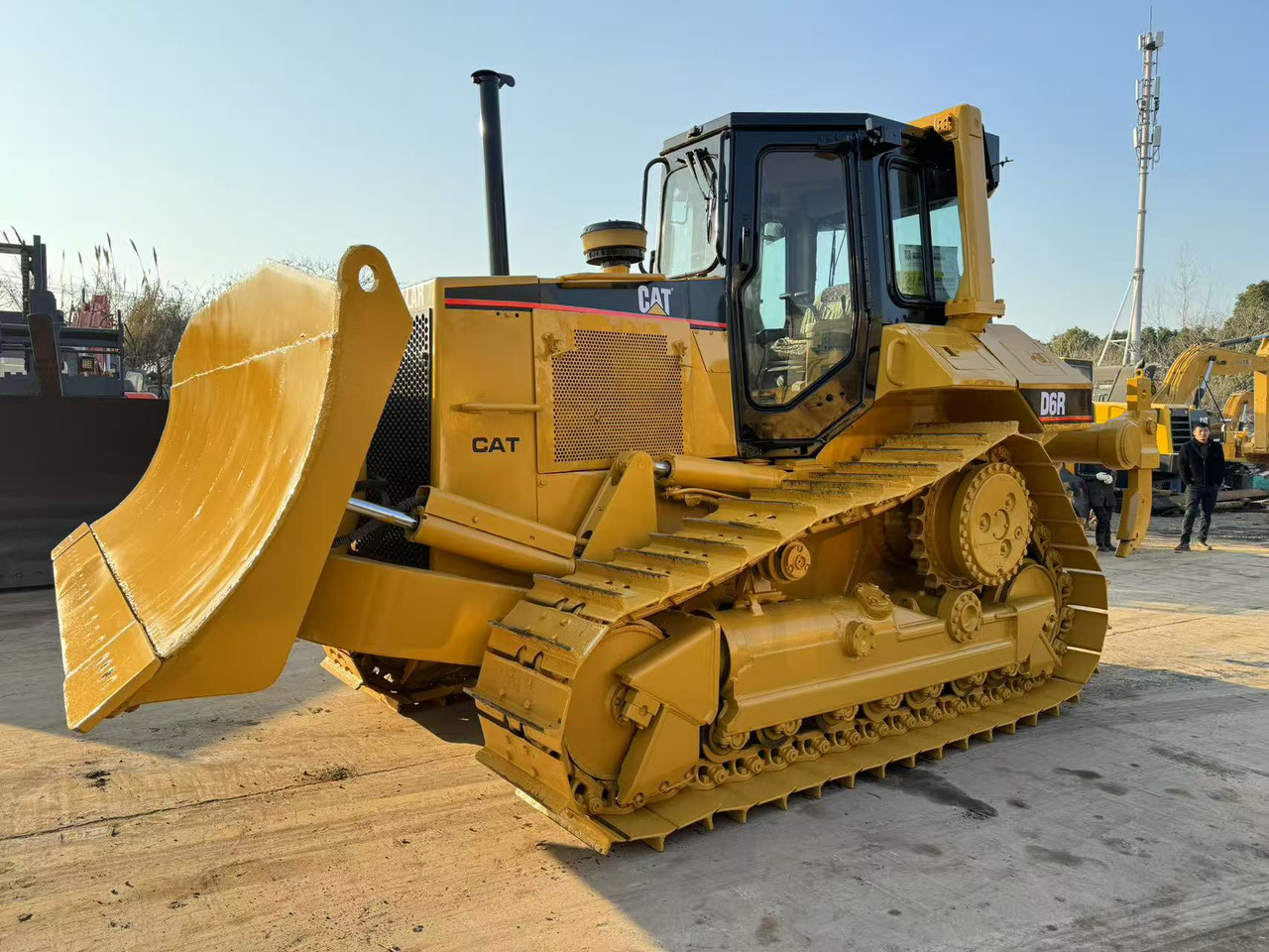 CAT D6R - דחפור: תמונה 1 CAT D6R - דחפור: תמונה 1