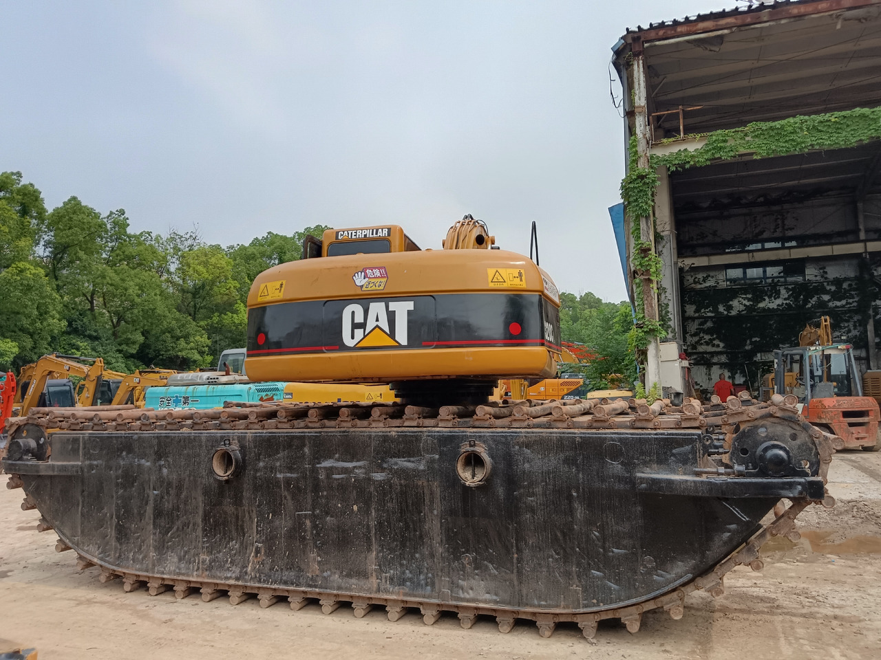 CATERPILLAR 320BL 320CL DREDGER - מחפר אמפיבי: תמונה 2 CATERPILLAR 320BL 320CL DREDGER - מחפר אמפיבי: תמונה 2