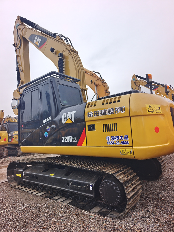 CATERPILLAR 320D2L - מחפר סורק: תמונה 1 CATERPILLAR 320D2L - מחפר סורק: תמונה 1