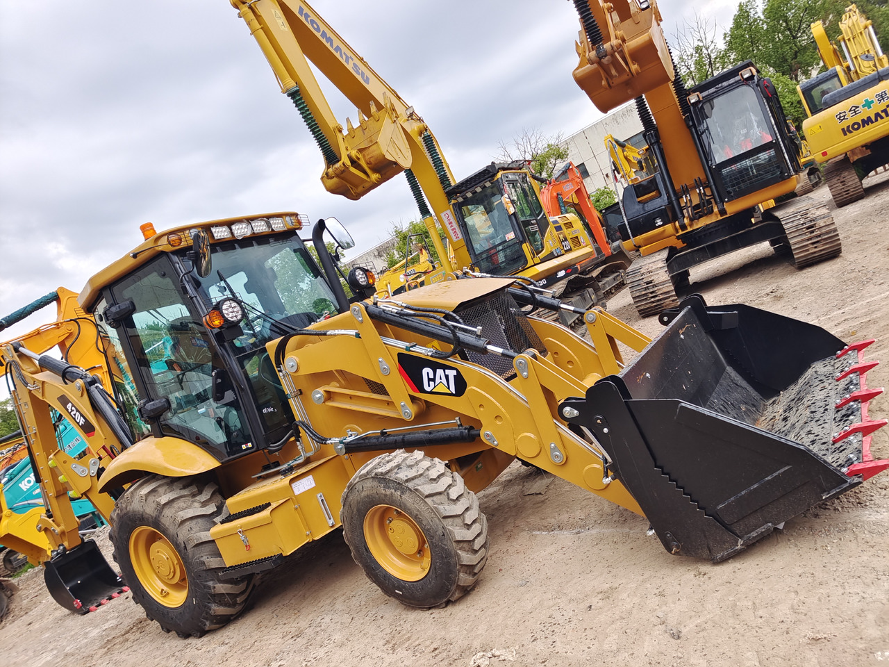 CATERPILLAR 420F CAT 416E 420FⅡ JCB 3CX - מחפרון: תמונה 1 CATERPILLAR 420F CAT 416E 420FⅡ JCB 3CX - מחפרון: תמונה 1