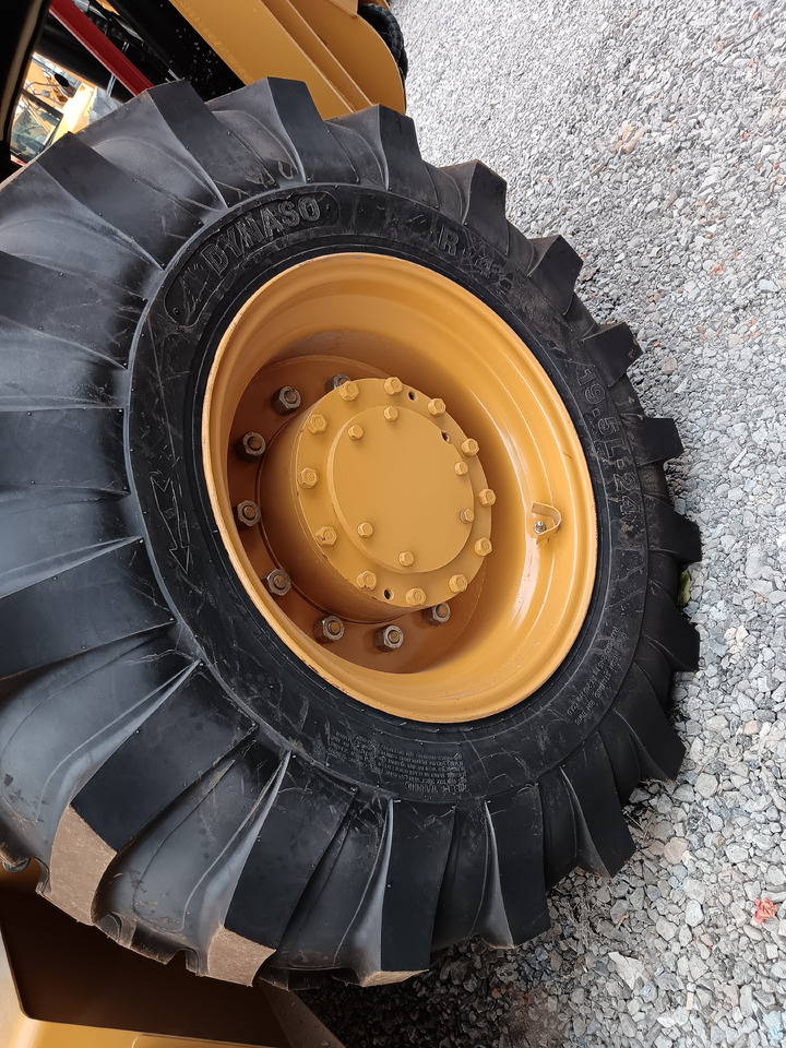 חָדָשׁ מחפרון CATERPILLAR 420F2 BRAND NEW: תמונה 6