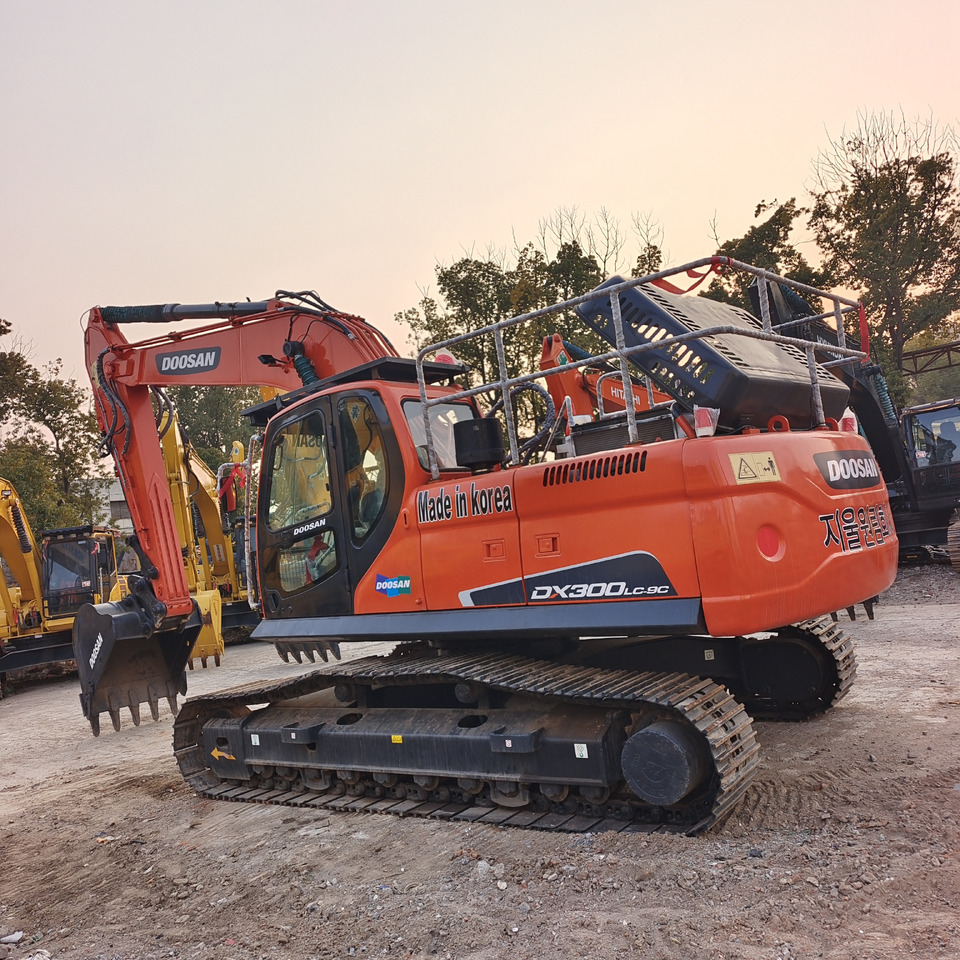 DOOSAN DX300LC-9C Doosan DX 300 LC - 9 C - מחפר סורק: תמונה 1 DOOSAN DX300LC-9C Doosan DX 300 LC - 9 C - מחפר סורק: תמונה 1