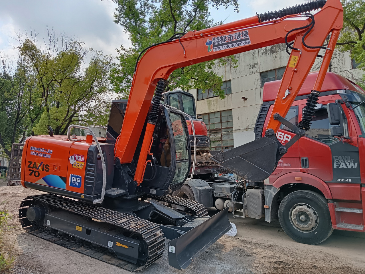 HITACHI ZX 70 - מיני מחפר: תמונה 2 HITACHI ZX 70 - מיני מחפר: תמונה 2