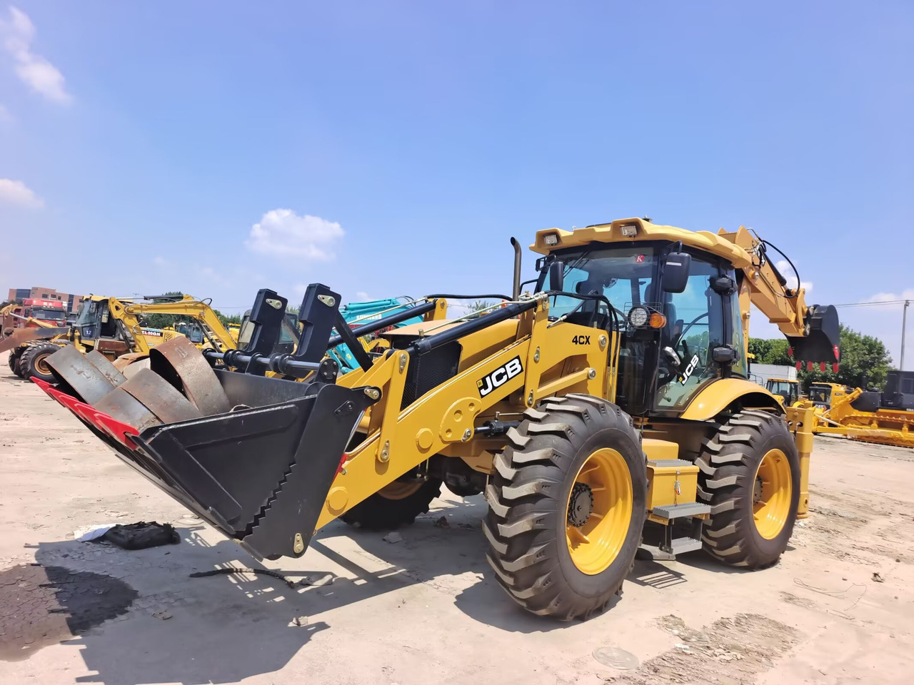 JCB 4CX 4*4 DRIVE BRAND NEW - מחפרון: תמונה 2 JCB 4CX 4*4 DRIVE BRAND NEW - מחפרון: תמונה 2