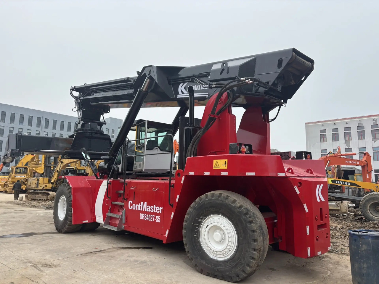 KALMAR DRS 4527 - S5 DRF450 DRT 450 45TON CONTAINER HANDLER - מערים הגעה: תמונה 3 KALMAR DRS 4527 - S5 DRF450 DRT 450 45TON CONTAINER HANDLER - מערים הגעה: תמונה 3