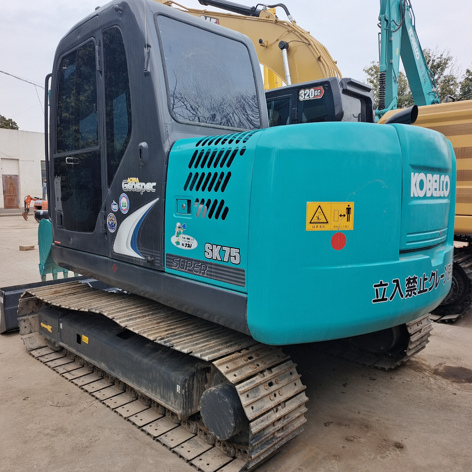 KOBELCO SK75 - מיני מחפר: תמונה 1 KOBELCO SK75 - מיני מחפר: תמונה 1