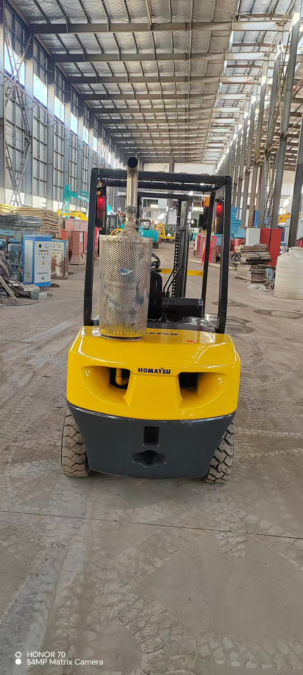KOMATSU FD 30 - מלגזת סולר: תמונה 2 KOMATSU FD 30 - מלגזת סולר: תמונה 2