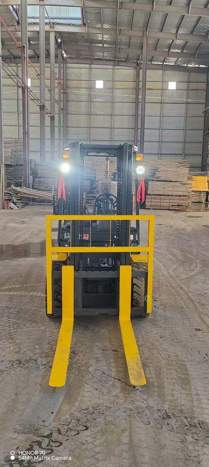 KOMATSU FD 30 - מלגזת סולר: תמונה 5 KOMATSU FD 30 - מלגזת סולר: תמונה 5